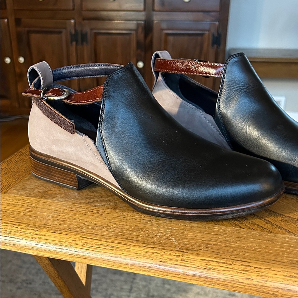 Elegant Black and Brown Women’s “Shootie”